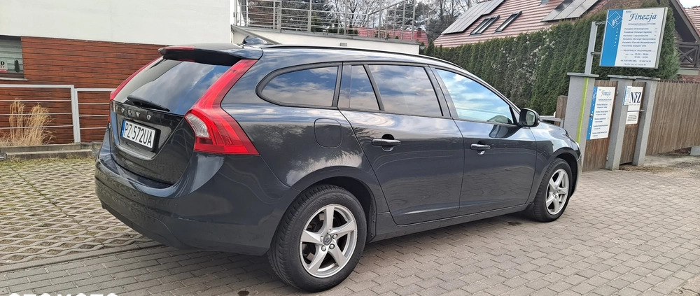 Volvo V60 cena 44900 przebieg: 207000, rok produkcji 2017 z Poznań małe 172